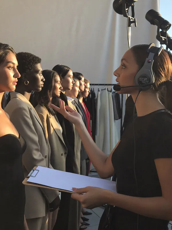 Modelagentur: Was Booker wirklich tun – und was Models wissen sollten